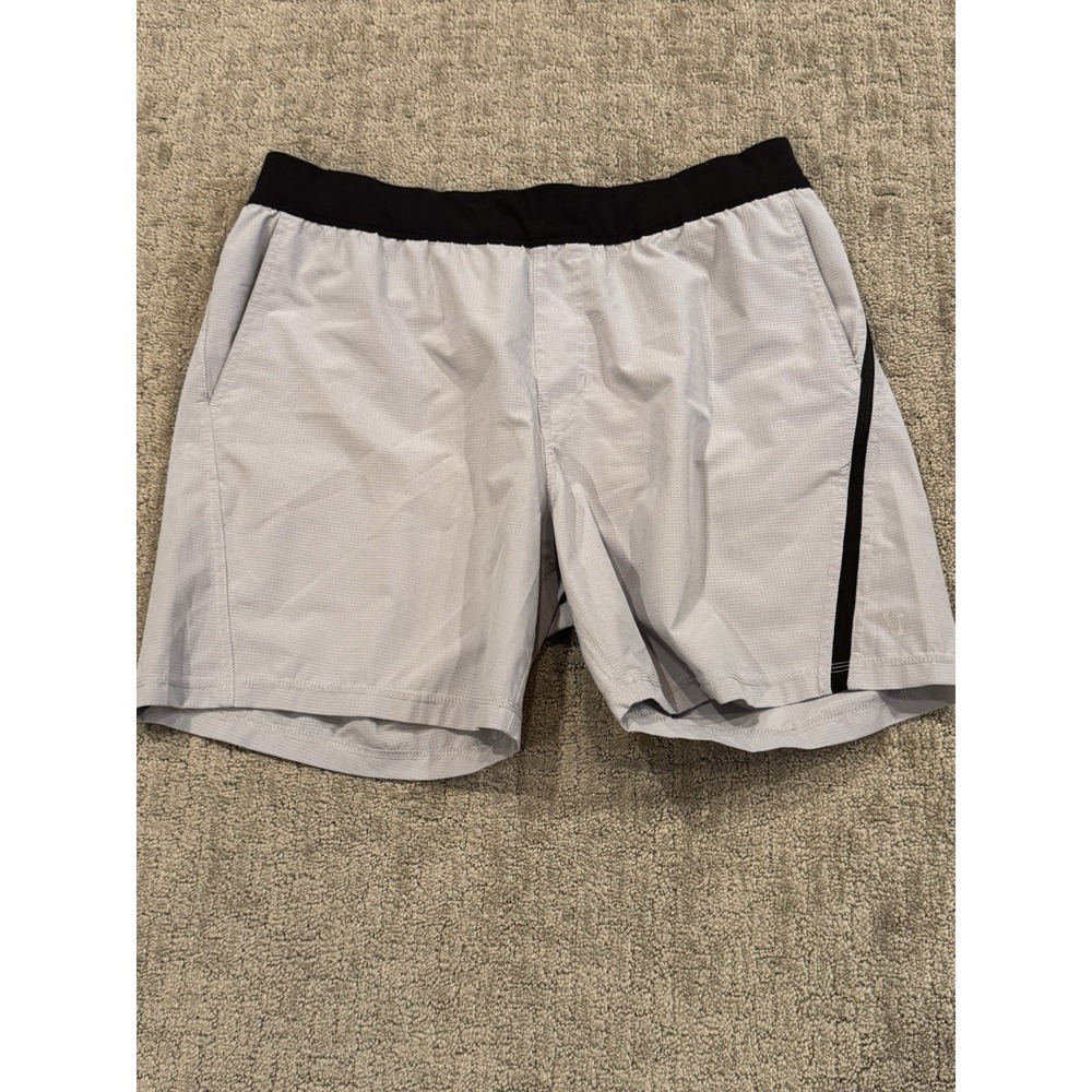 Vuori Mens XL Shorts In Gray (E1)